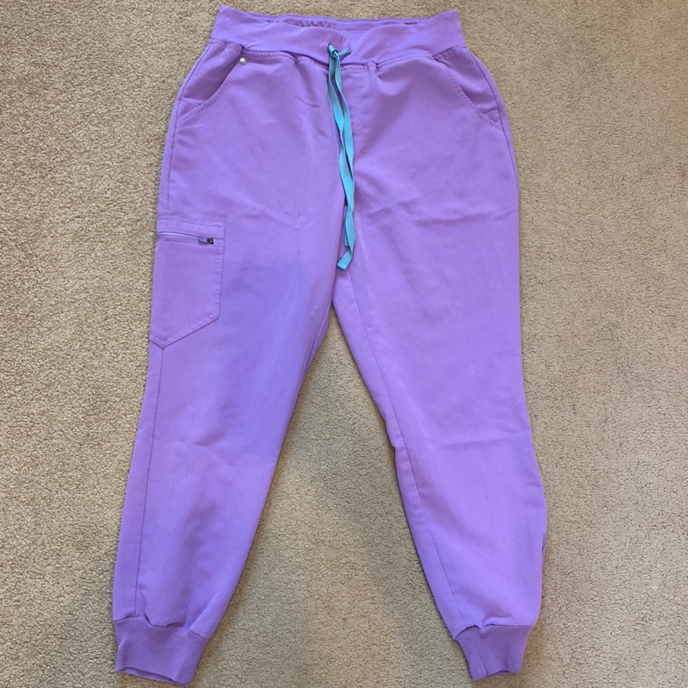 FIGS women’s Lilac Dawn Zamora High Waisted 2.0 Jogger Scrub Pants - M Petite